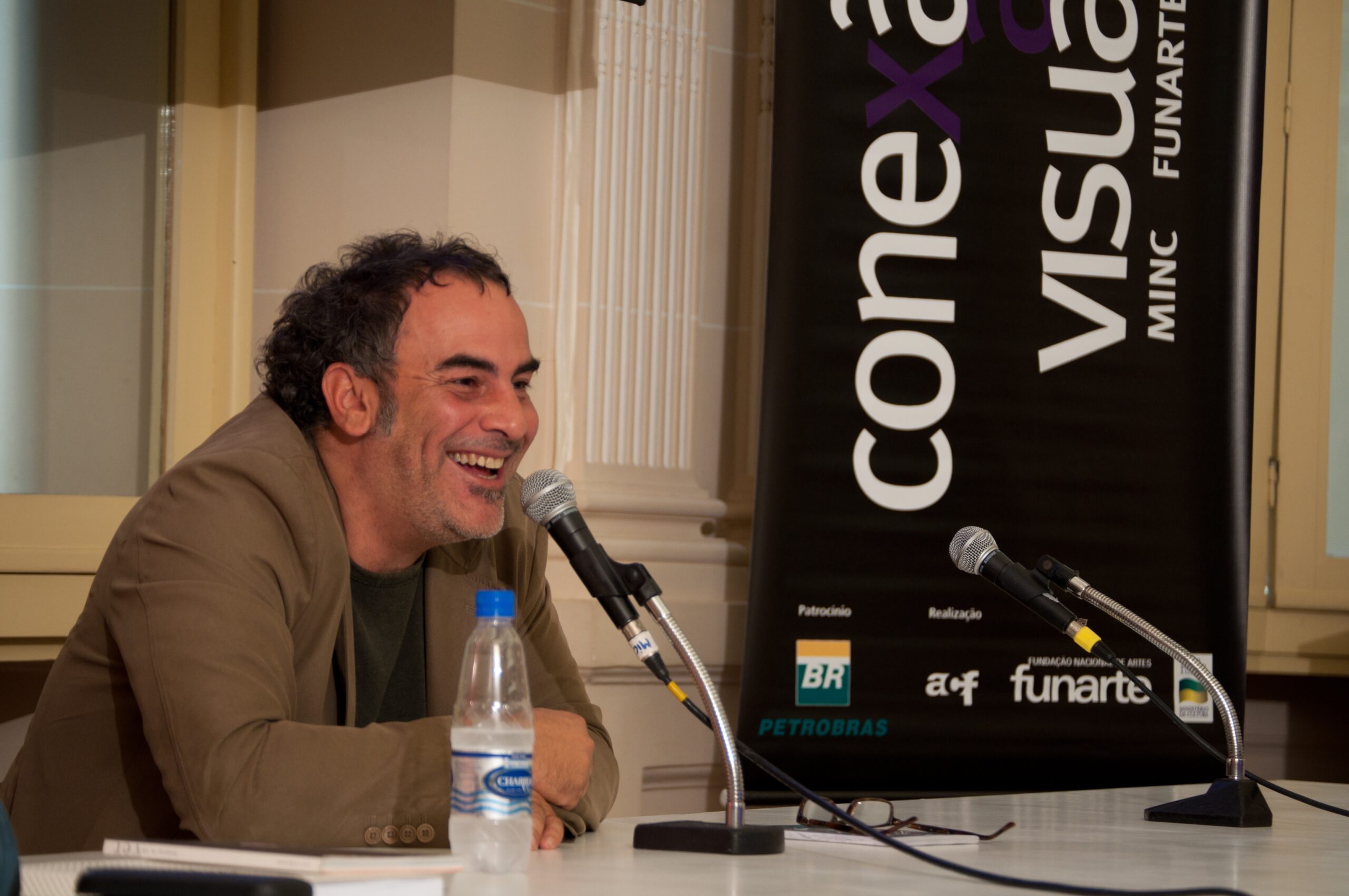 Cao Guimarães( foto Sergio Sakakibara)