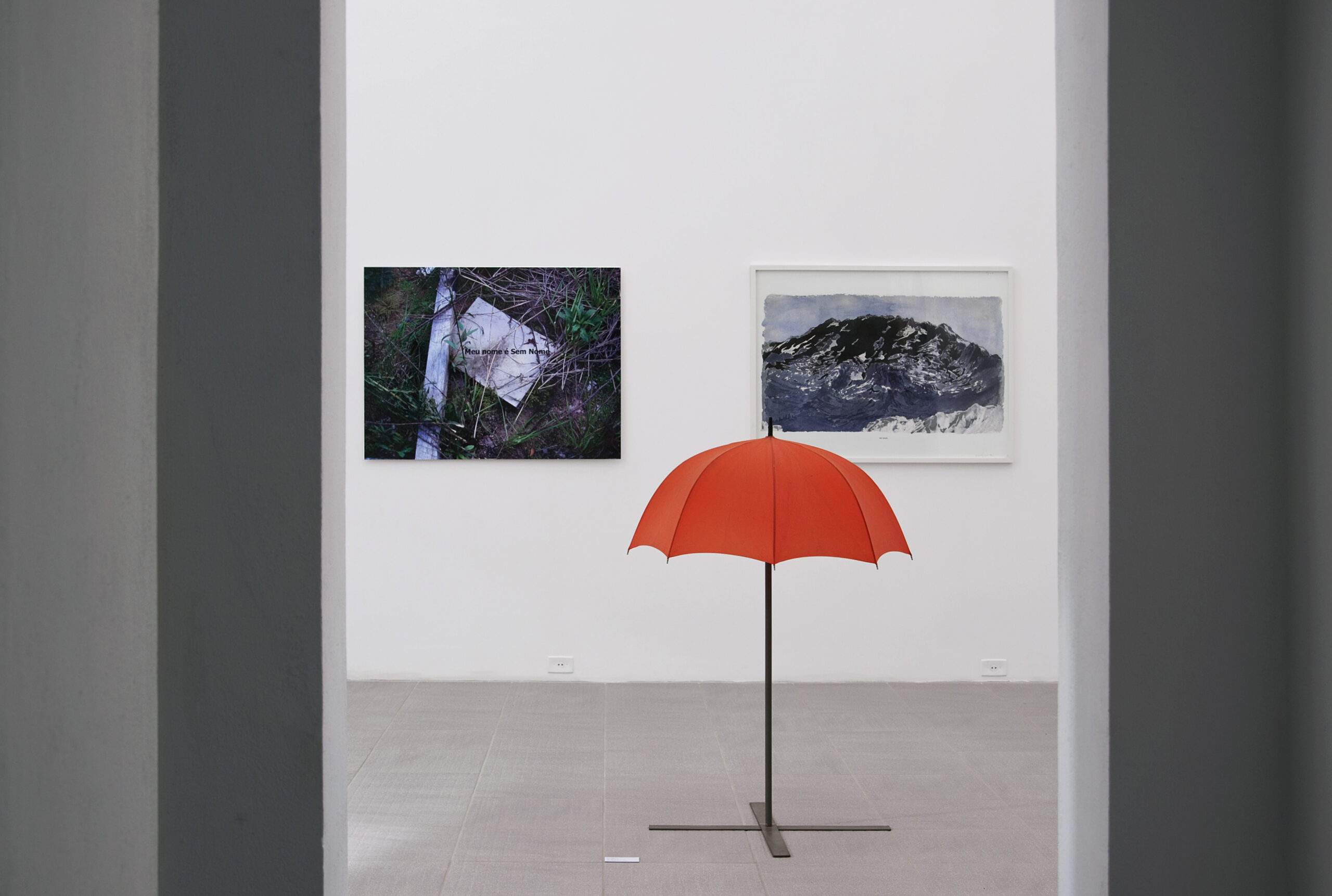 Vista da exposição Silêncios e Sussurros_FVCB_Viamão_2010_foto juliana lima (16)