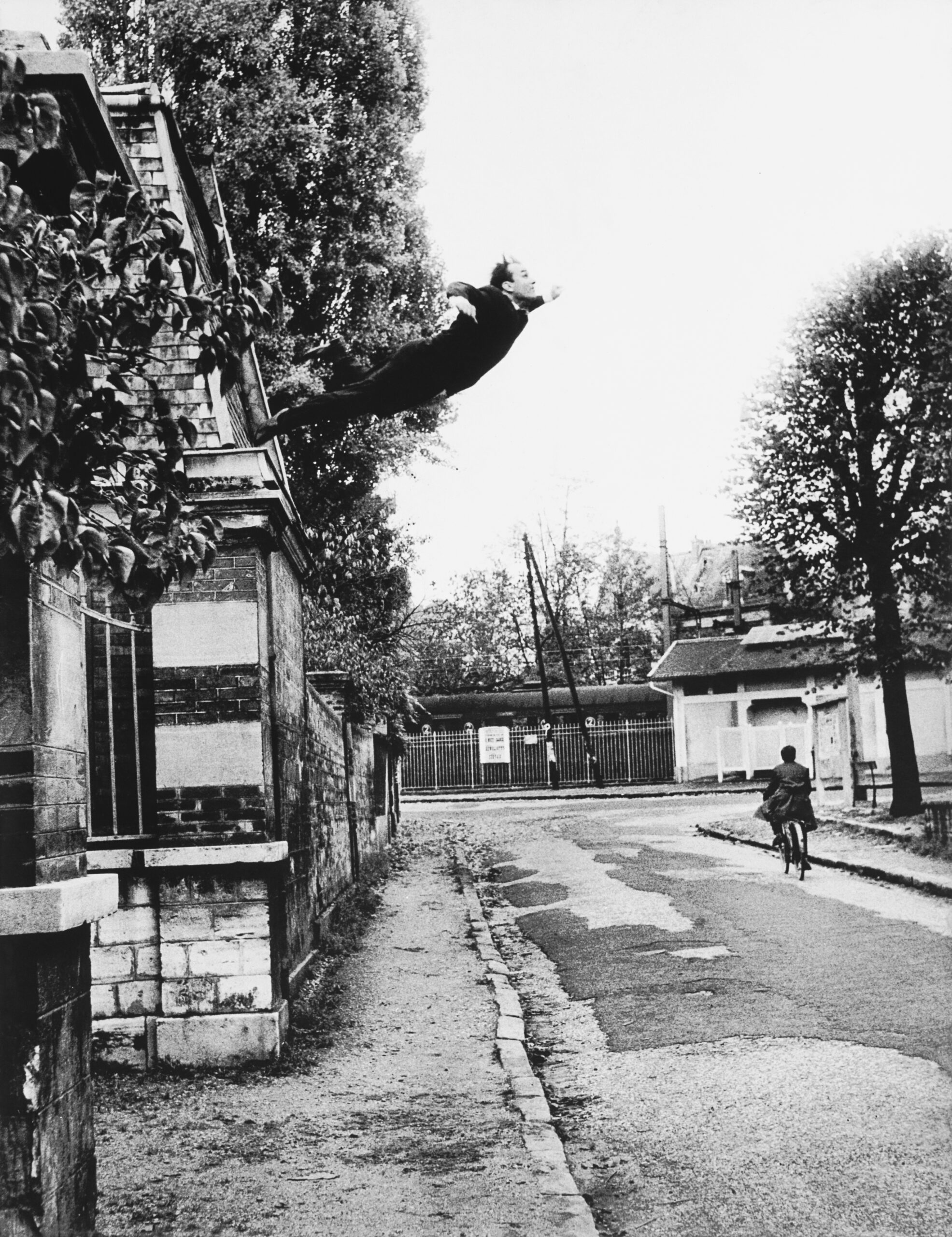 Yves Klein_Salto no Vazio_1960_reprod_ juliana lima (1)