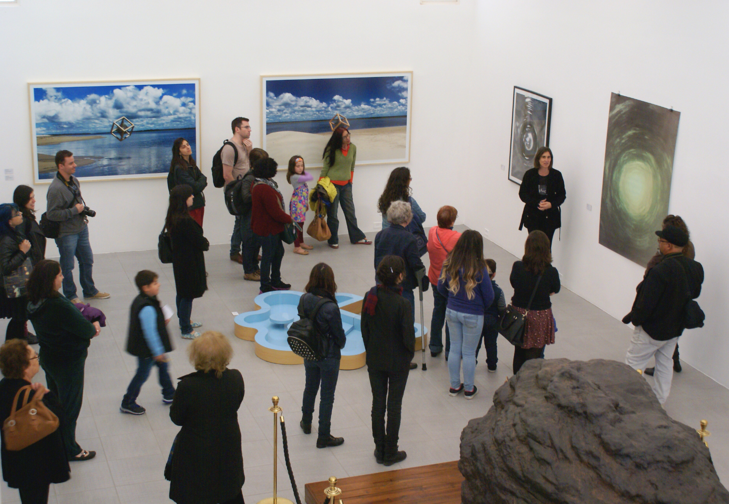 2014 | Exposição "Um salto no espaço", coletiva organizada por Vera Chaves Barcellos, realizada entre 23 de agosto e 6 de dezembro de 2014, na Sala dos Pomares, em Viamão.