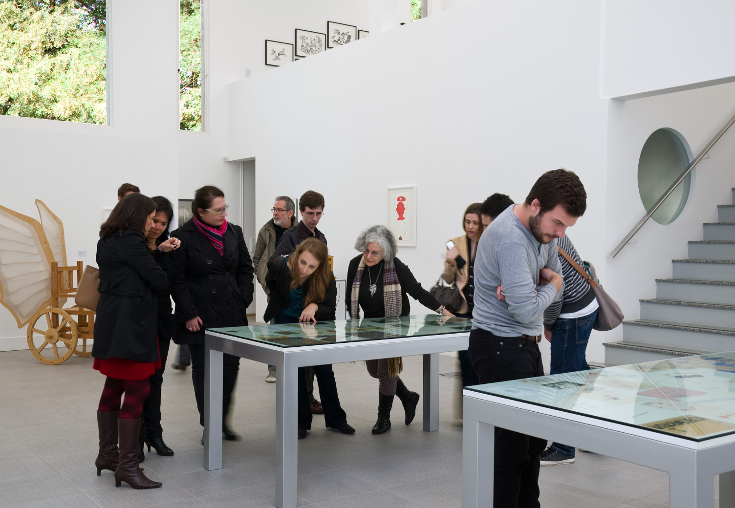 2011 | Exposição "Um Ponto de Ironia", coletiva organizada por Vera Chaves Barcellos, Ana Maria Albani de Carvalho e Neiva Bohns, em cartaz de 9 de julho a 26 de novembro de 2011, na Sala dos Pomares, em Viamão.